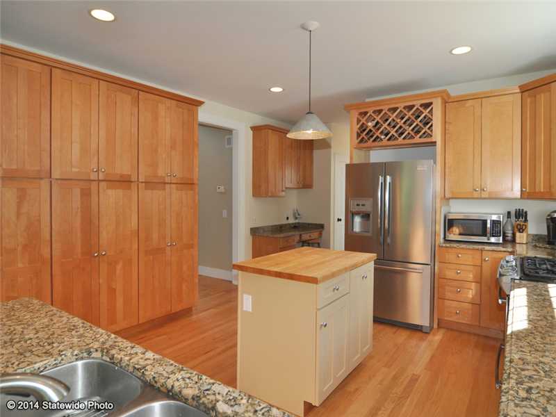 5 Partridge Road Lincoln, RI 02865 - Photo 9 of 25 Kitchen.