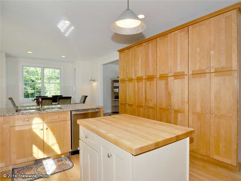 5 Partridge Road Lincoln, RI 02865 - Photo 10 of 25 Kitchen.