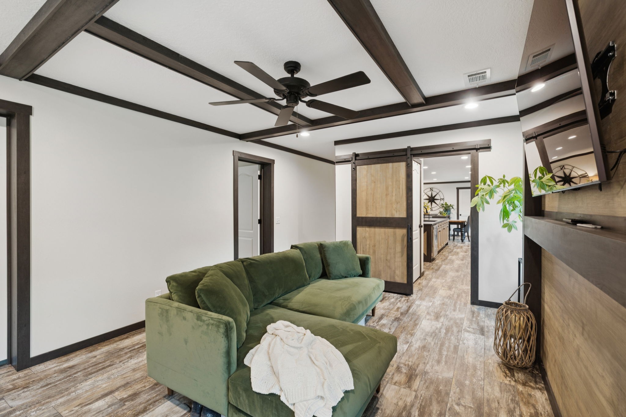 4650 Lunns Store Road Chapel Hill, TN 37034 - Photo 24 of 40 a living room with furniture and a large window