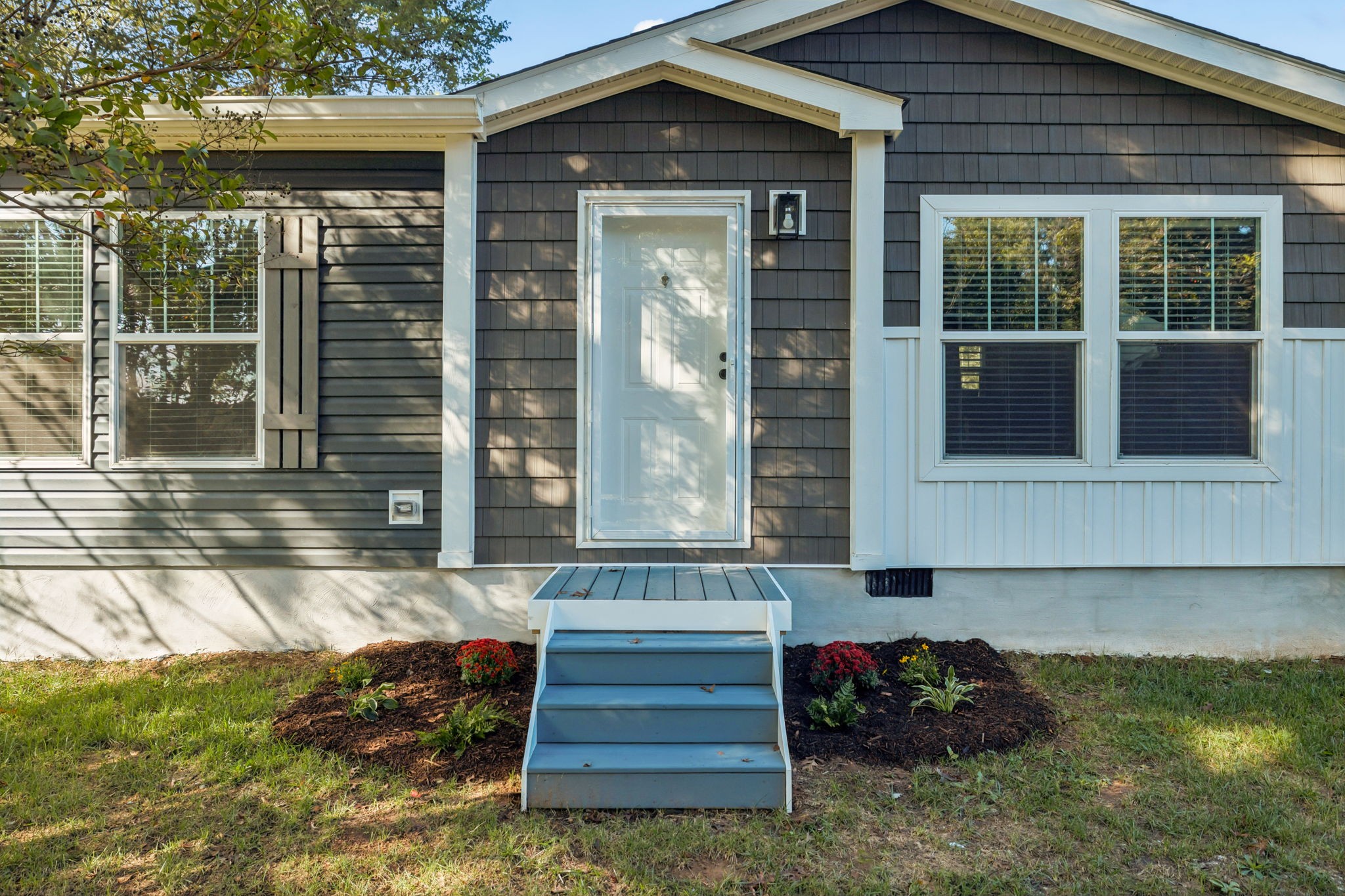 4650 Lunns Store Road Chapel Hill, TN 37034 - Photo 28 of 40 a front view of a house with a yard