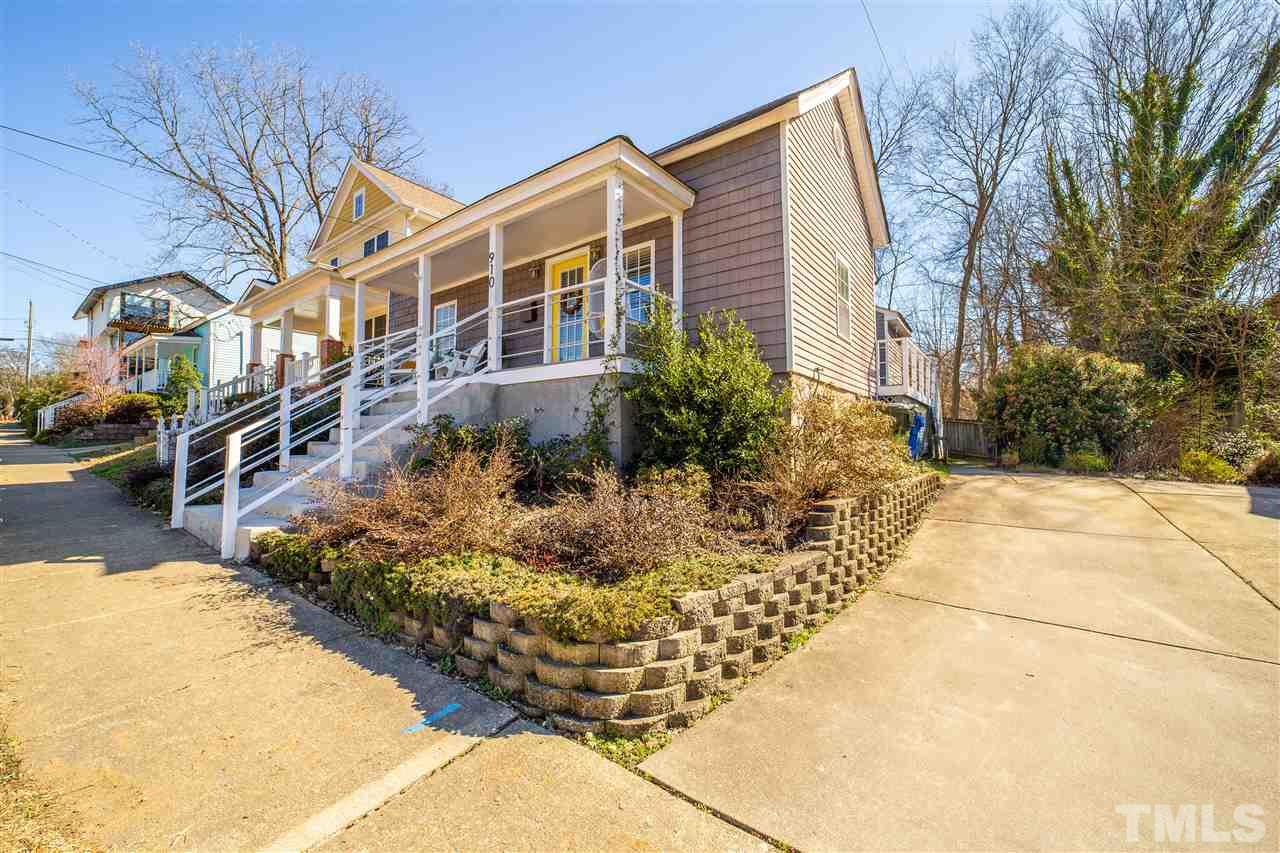 910 East Jones Street Raleigh, NC 27601 - Photo 2 of 23 a front view of a house with garden