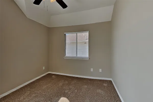 $2,100 | 8000 North Tarrytown Crossing Drive, Conroe, TX 77304