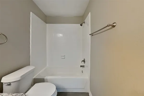 $2,100 | 8000 North Tarrytown Crossing Drive, Conroe, TX 77304