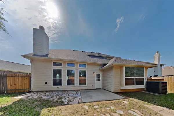 $2,100 | 8000 North Tarrytown Crossing Drive, Conroe, TX 77304