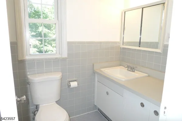 $1,800 | 15 Dartmouth Avenue, Unit 2B, Bridgewater, NJ 08807
