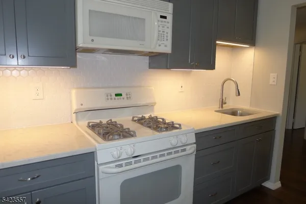$1,800 | 15 Dartmouth Avenue, Unit 2B, Bridgewater, NJ 08807