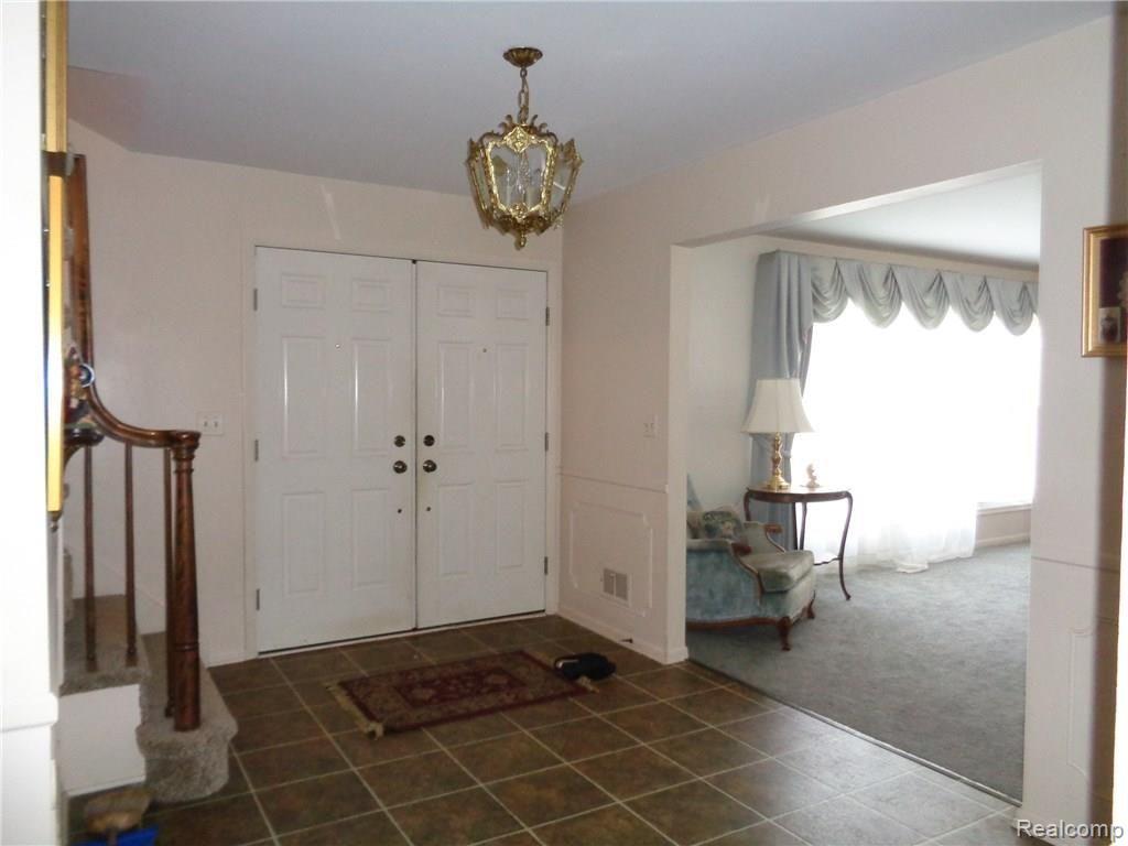 1409 Kennebec Road Grand Blanc, MI 48439 - Photo 4 of 13 Foyer1409.JPG