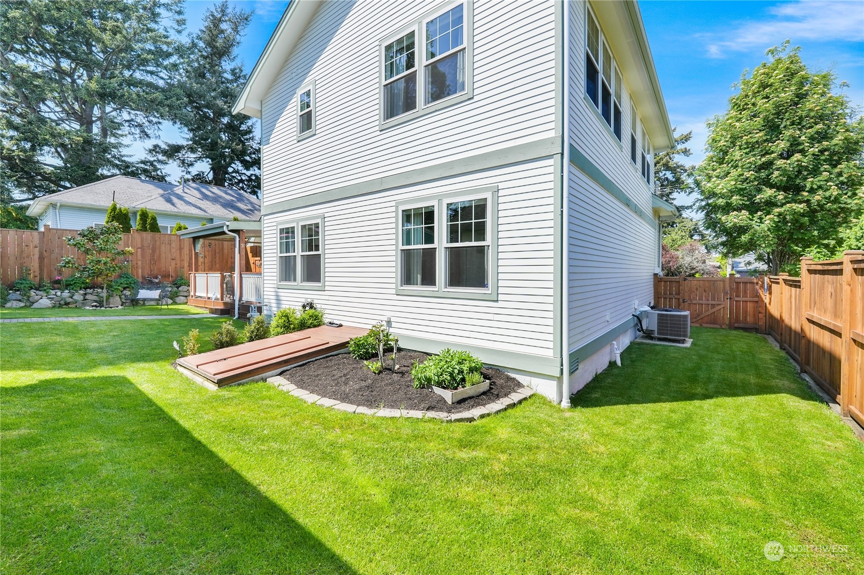 1505 9th Street Anacortes, WA 98221 - Photo 35 of 40 a front view of a house with a yard