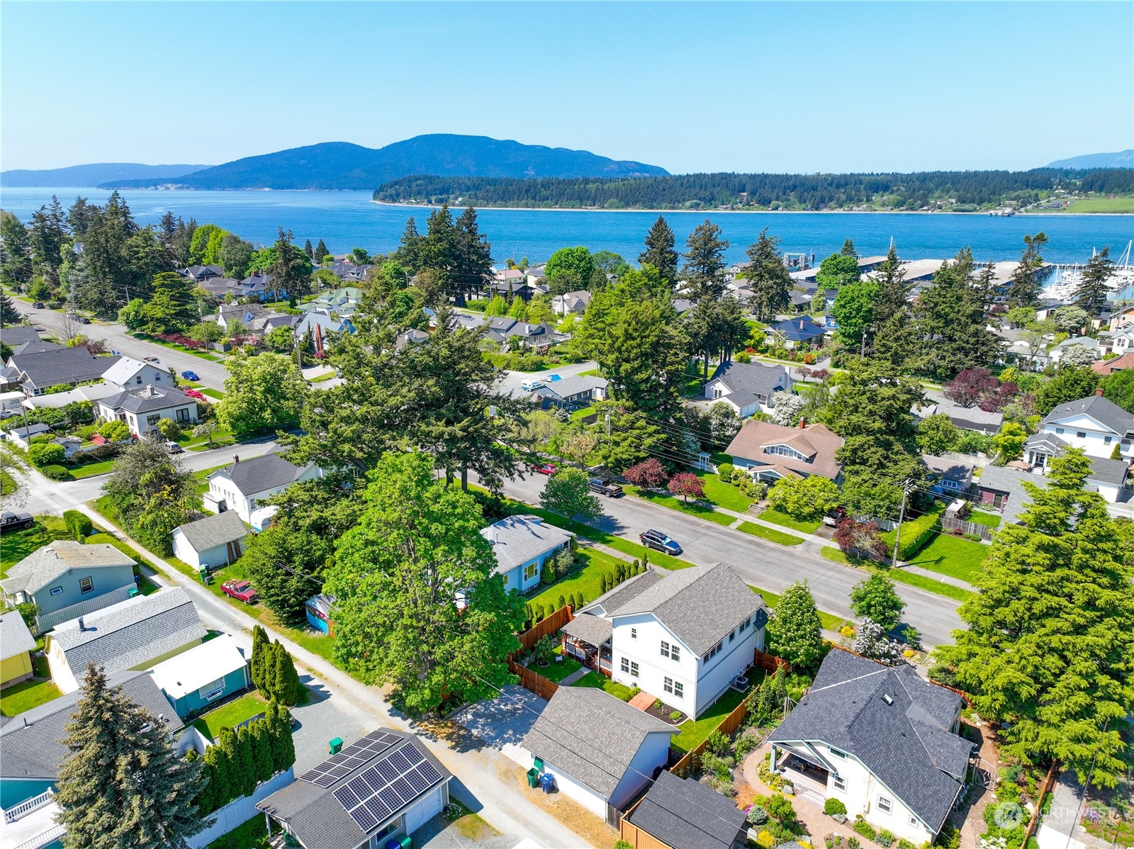 1505 9th Street Anacortes, WA 98221 - Photo 39 of 40 a view of a city