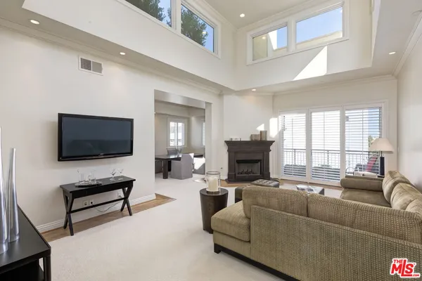 $11,500 | 132 South Maple Drive, Unit PH4, Beverly Hills, CA 90212