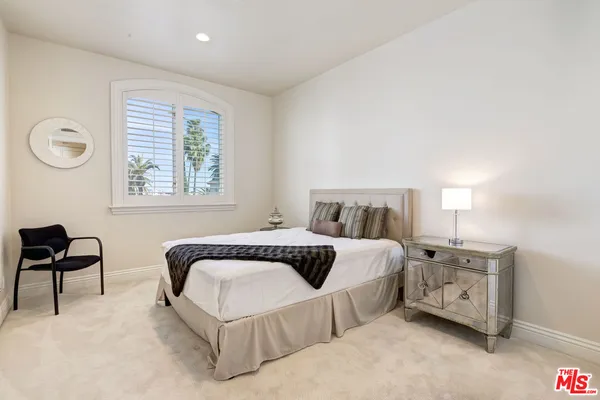 $11,500 | 132 South Maple Drive, Unit PH4, Beverly Hills, CA 90212