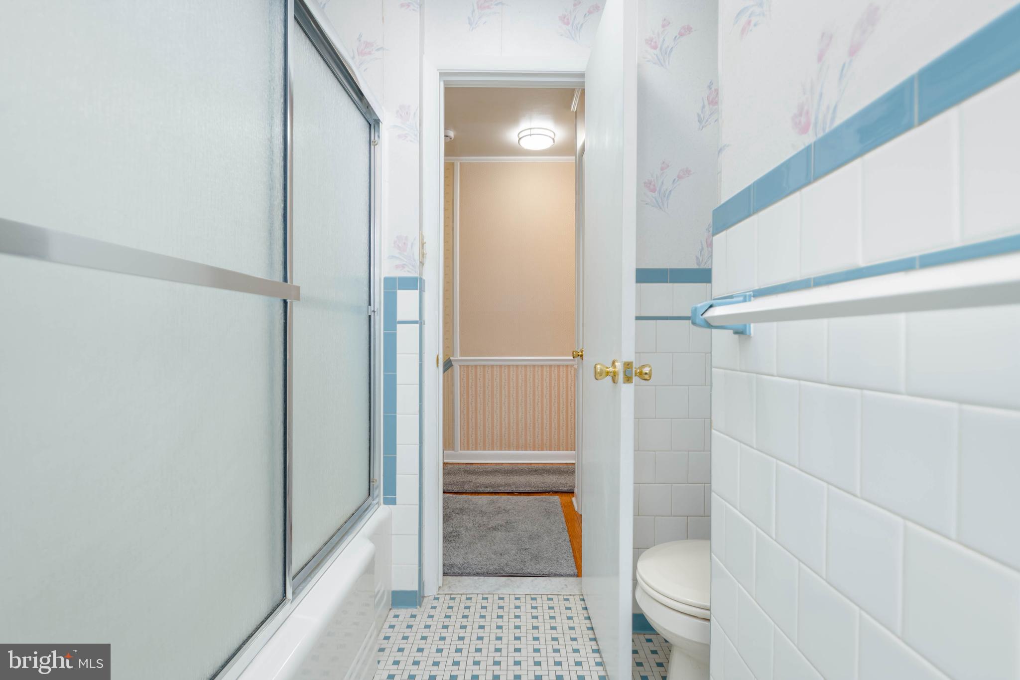 1823 Dunwoody Road Baltimore, MD 21234 - Photo 32 of 32 GUEST BATH