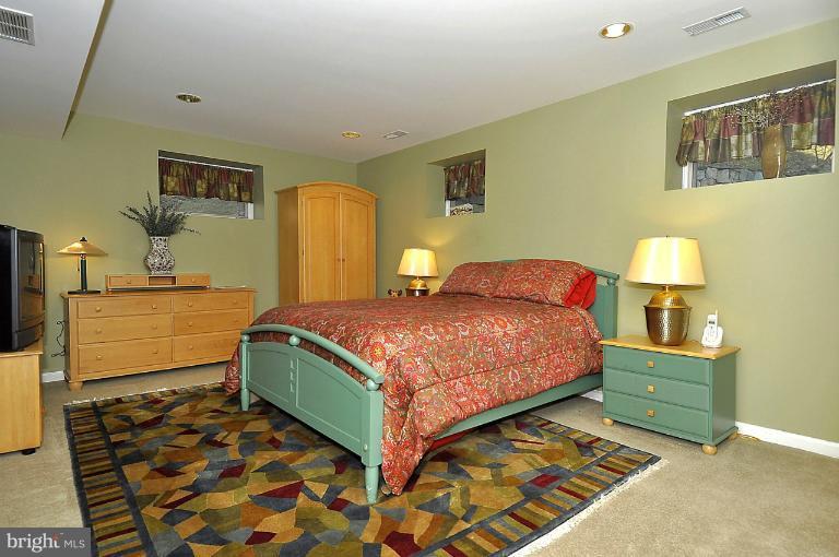 6312 Walhonding Road Bethesda, MD 20816 - Photo 13 of 29 Bedroom a few stairs down from main level