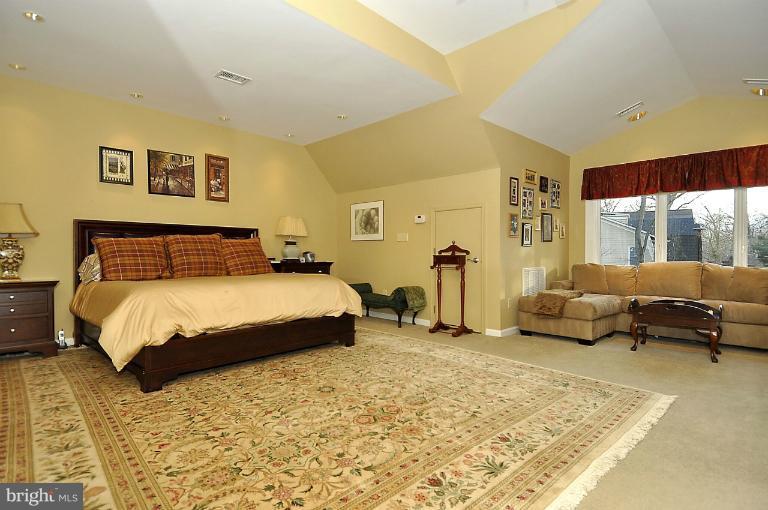 6312 Walhonding Road Bethesda, MD 20816 - Photo 3 of 29 Bedroom (Master)