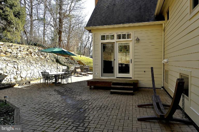 6312 Walhonding Road Bethesda, MD 20816 - Photo 21 of 29 Paver Patio