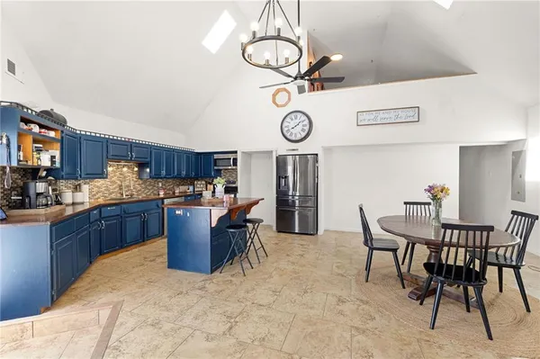 $334,900 | 10059 B Highway, Windsor, MO 65360