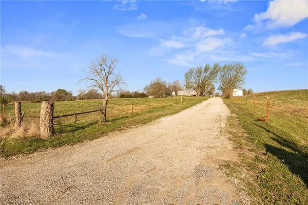 $334,900 | 10059 B Highway, Windsor, MO 65360