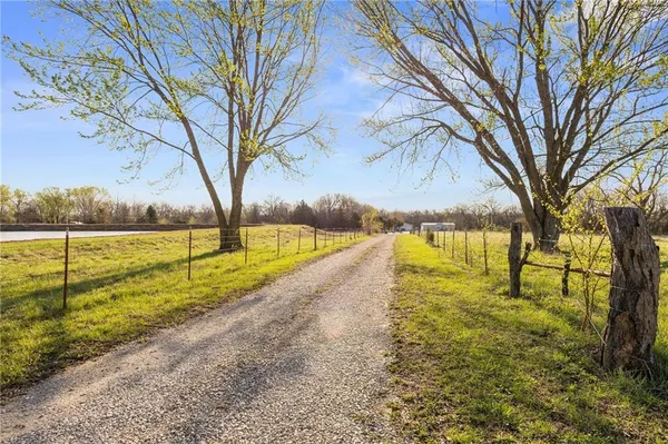 $334,900 | 10059 B Highway, Windsor, MO 65360