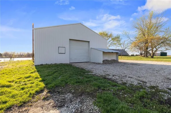 $334,900 | 10059 B Highway, Windsor, MO 65360