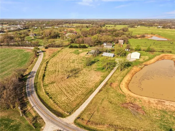 $334,900 | 10059 B Highway, Windsor, MO 65360