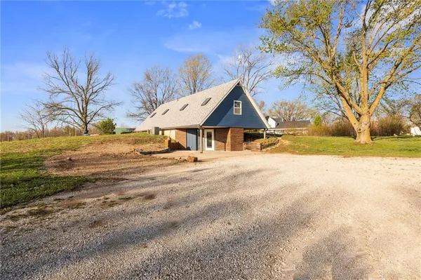 $334,900 | 10059 B Highway, Windsor, MO 65360