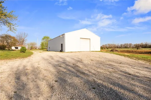 $334,900 | 10059 B Highway, Windsor, MO 65360