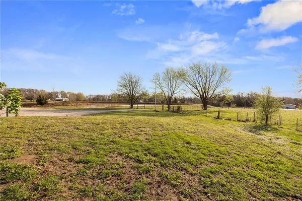 $334,900 | 10059 B Highway, Windsor, MO 65360