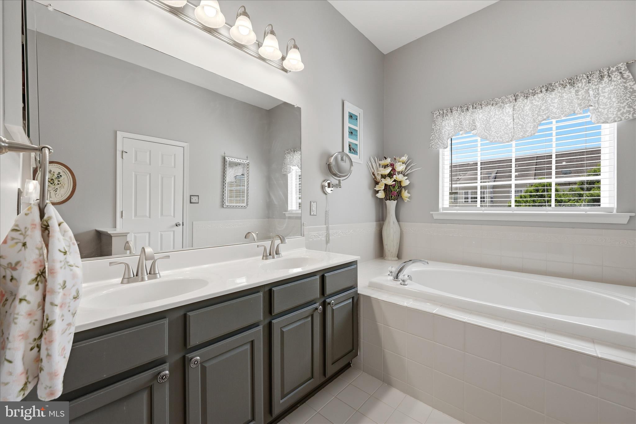 405 Leeds Ridge Court Purcellville, VA 20132 - Photo 28 of 64 Primary Bathroom