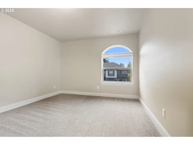 a view of empty room with window