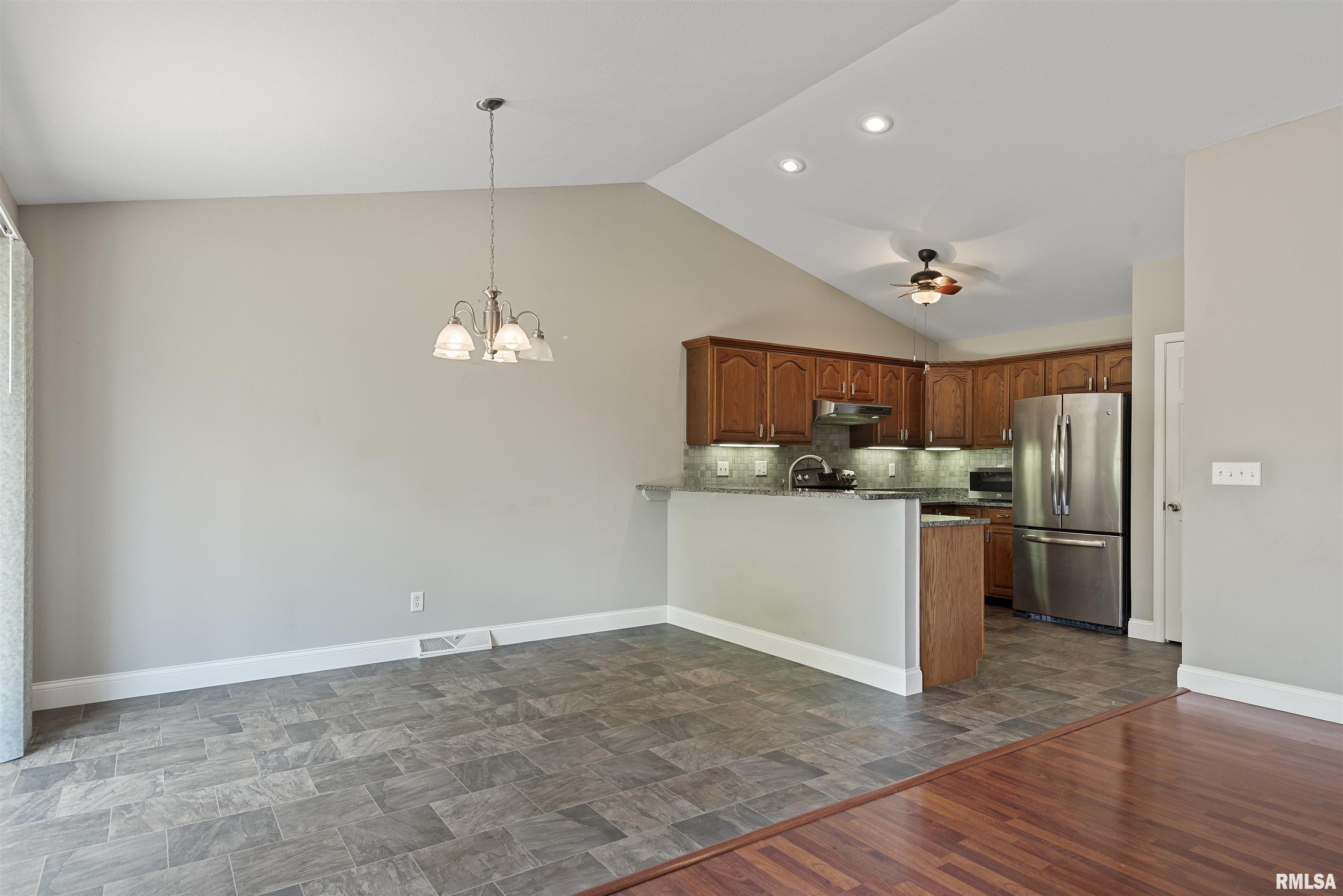 104 Messina Drive Springfield, IL 62703 - Photo 4 of 25 Gallery Image 4