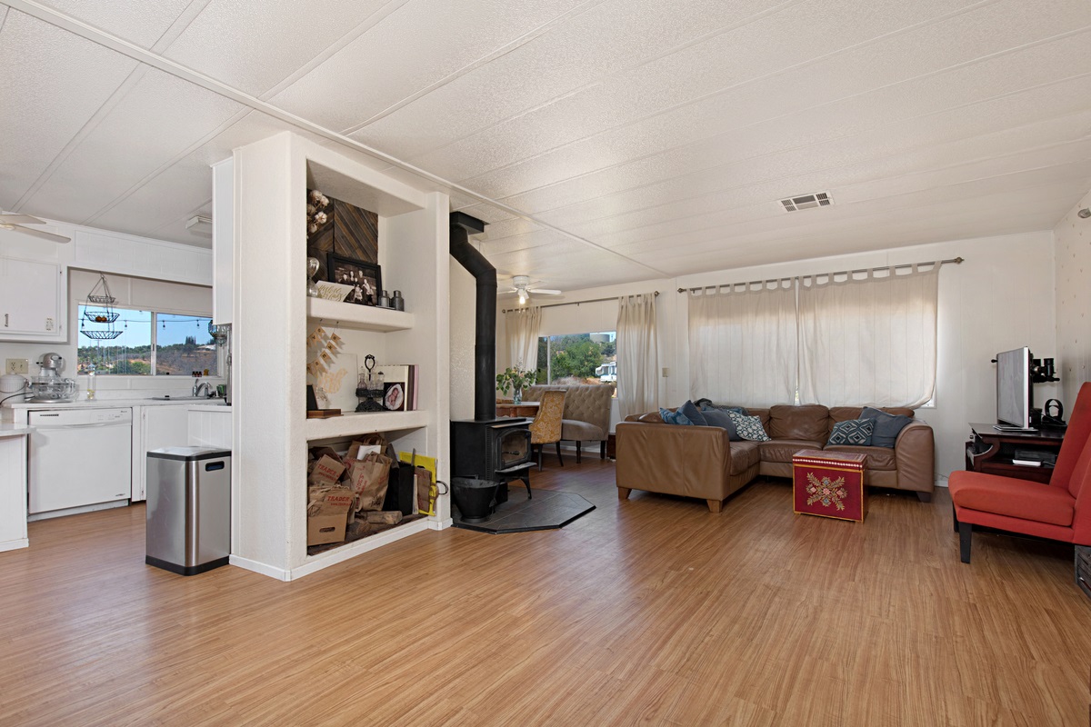 31832 Rocking Horse Road Escondido, CA 92026 - Photo 3 of 11