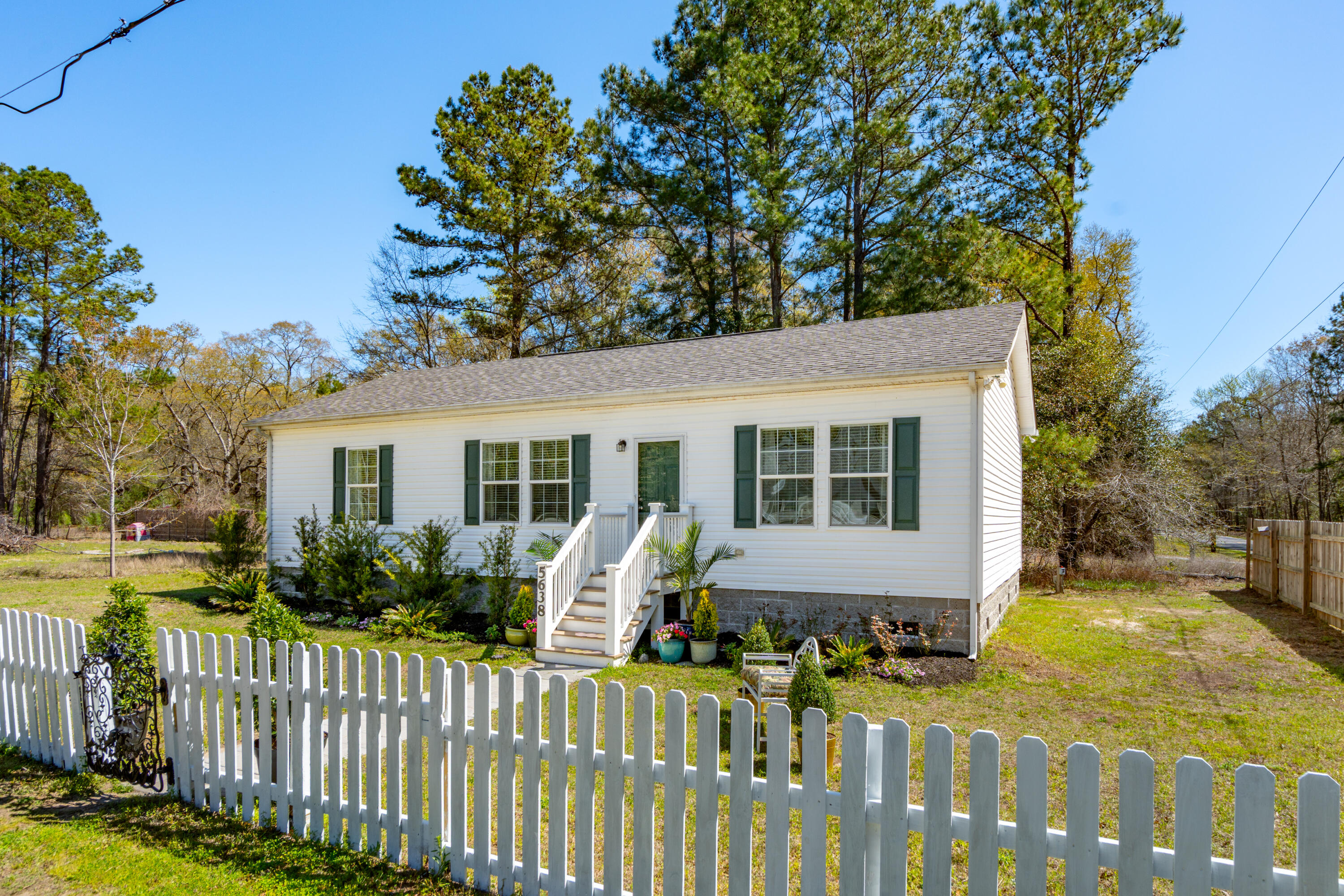 5638 Dixie Plantation Road Hollywood, SC 29449 - Photo 2 of 17 5638DixiePlantationRd-KeenEyeMarketing-0