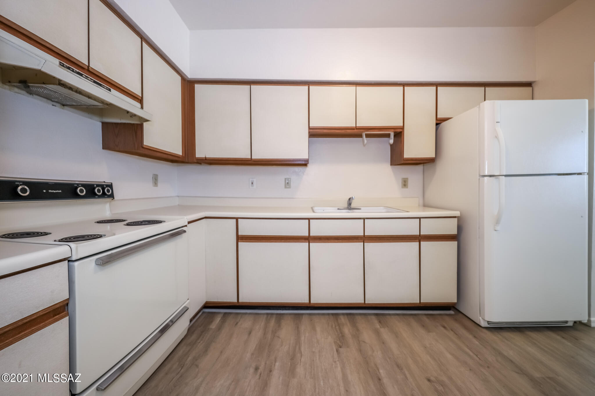 312 East 24th Street, Unit 4 Tucson, AZ 85713 - Photo 2 of 17 a kitchen with white cabinets and white appliances