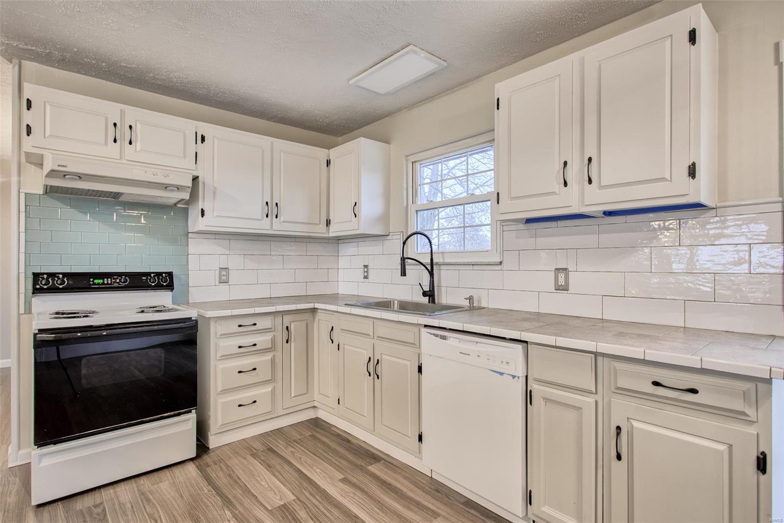 5814 Staunton Road Edwardsville, IL 62025 - Photo 4 of 30