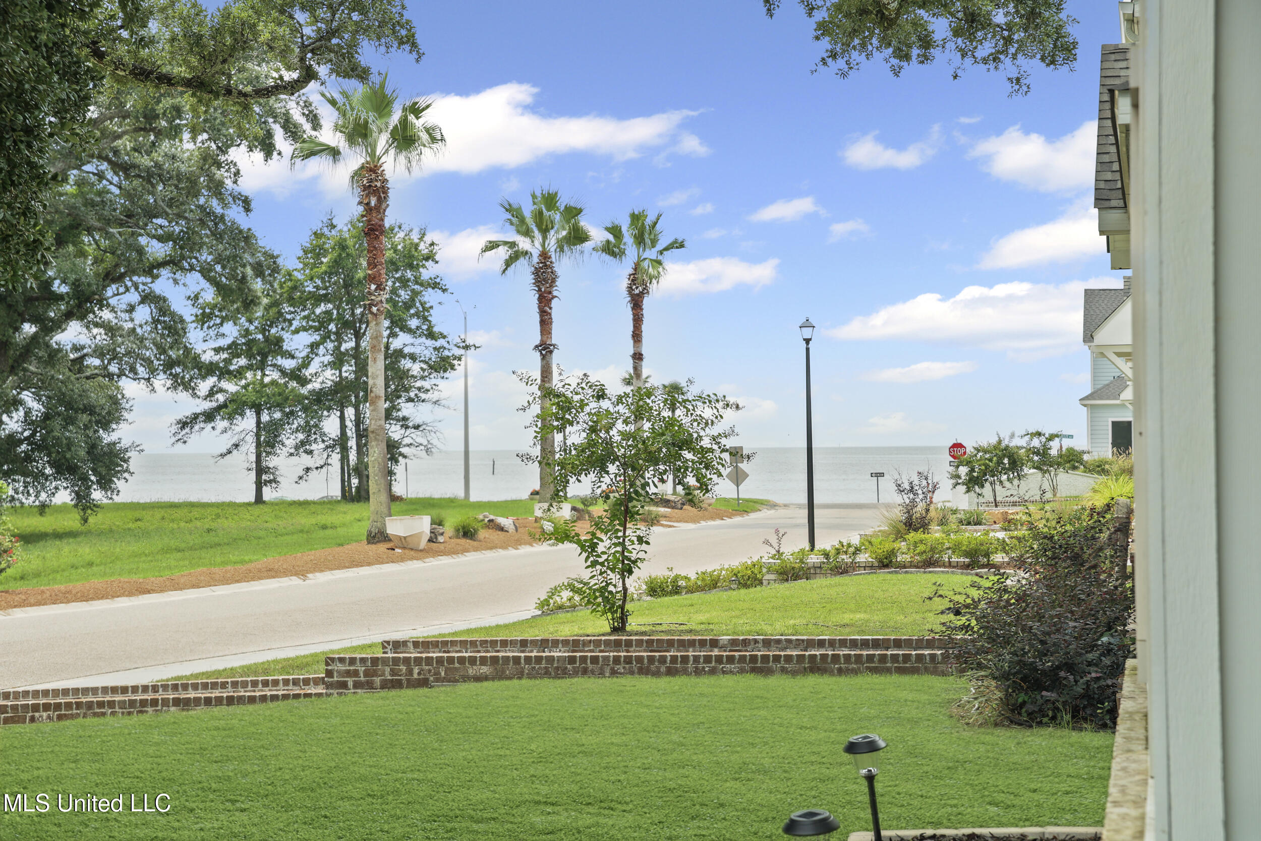 121 Grande View Drive Biloxi, MS 39531 - Photo 7 of 57 R6__8549