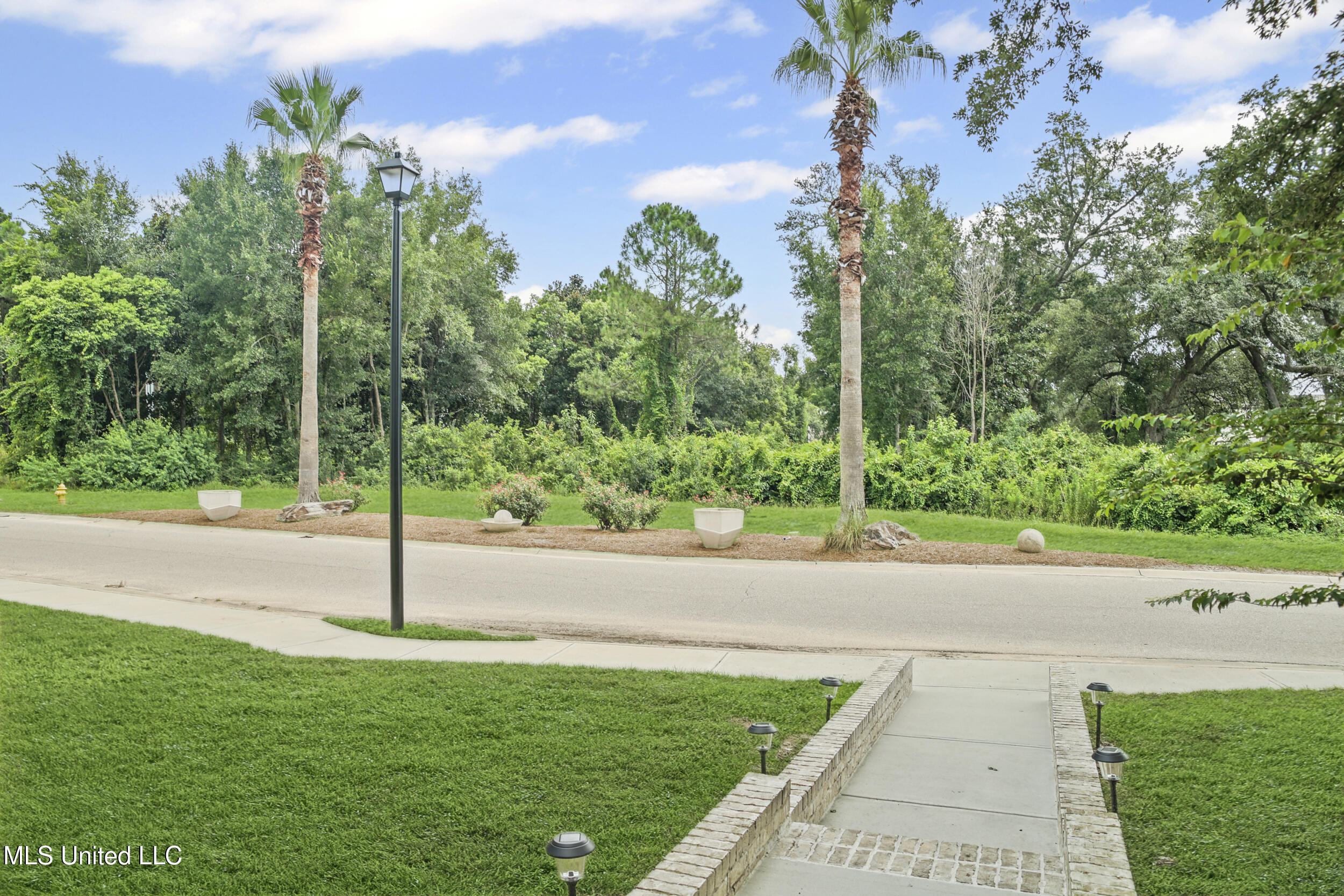 121 Grande View Drive Biloxi, MS 39531 - Photo 8 of 57 R6__8569