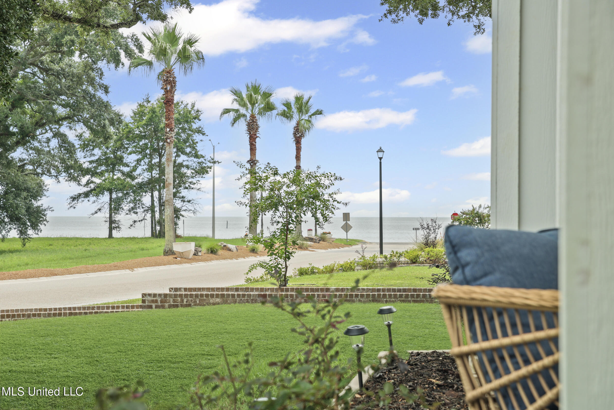 121 Grande View Drive Biloxi, MS 39531 - Photo 9 of 57 R6__8554