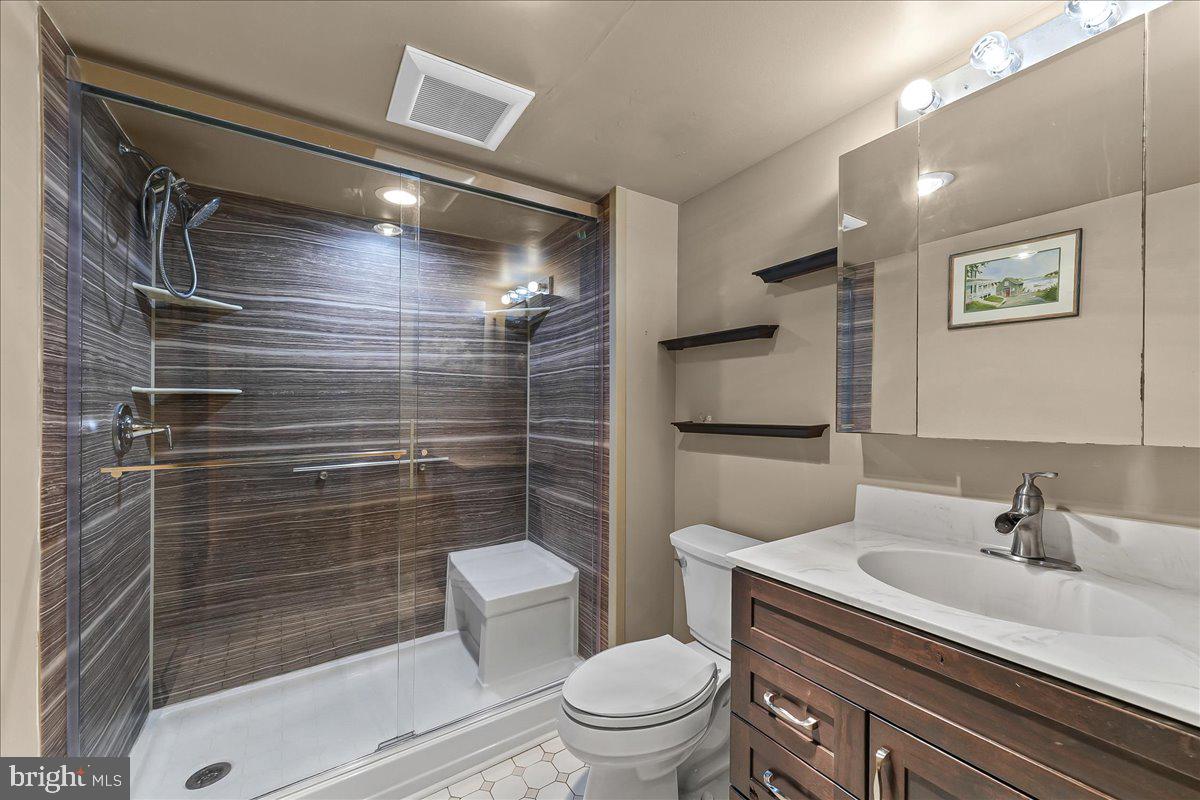 800 Avondale Road, Unit 2Q Wallingford, PA 19086 - Photo 13 of 24 Batrhoom with Kohler Shower