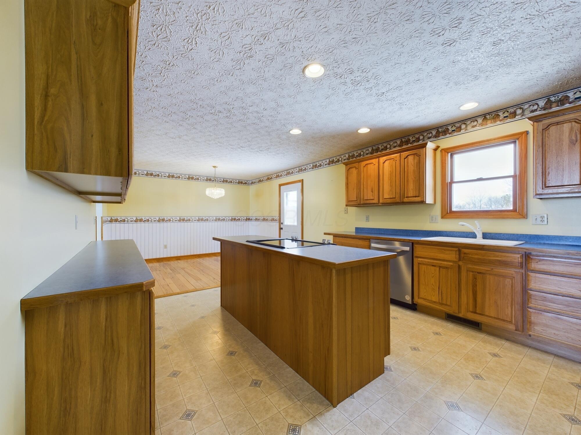 6326 Amanda-Southern Road Southwest Amanda, OH 43102 - Photo 12 of 79 Kitchen