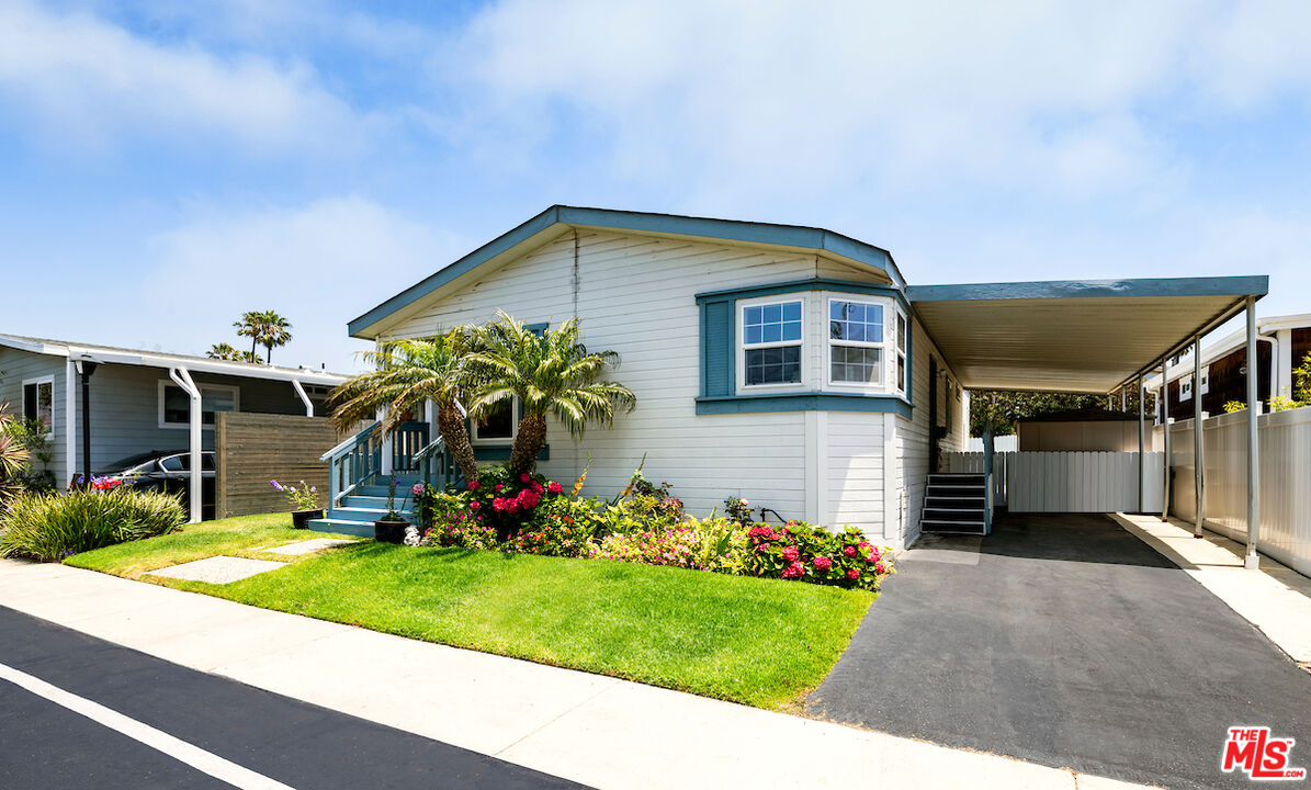 29500 Heathercliff Road, Unit 3 Malibu, CA 90265 - Photo 6 of 18 a front view of house with yard