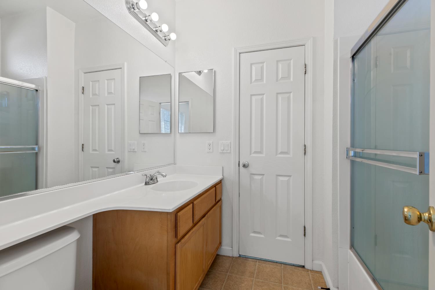 3616 Carson Oak Drive Modesto, CA 95355 - Photo 19 of 27 Jack and Jill Bathroom