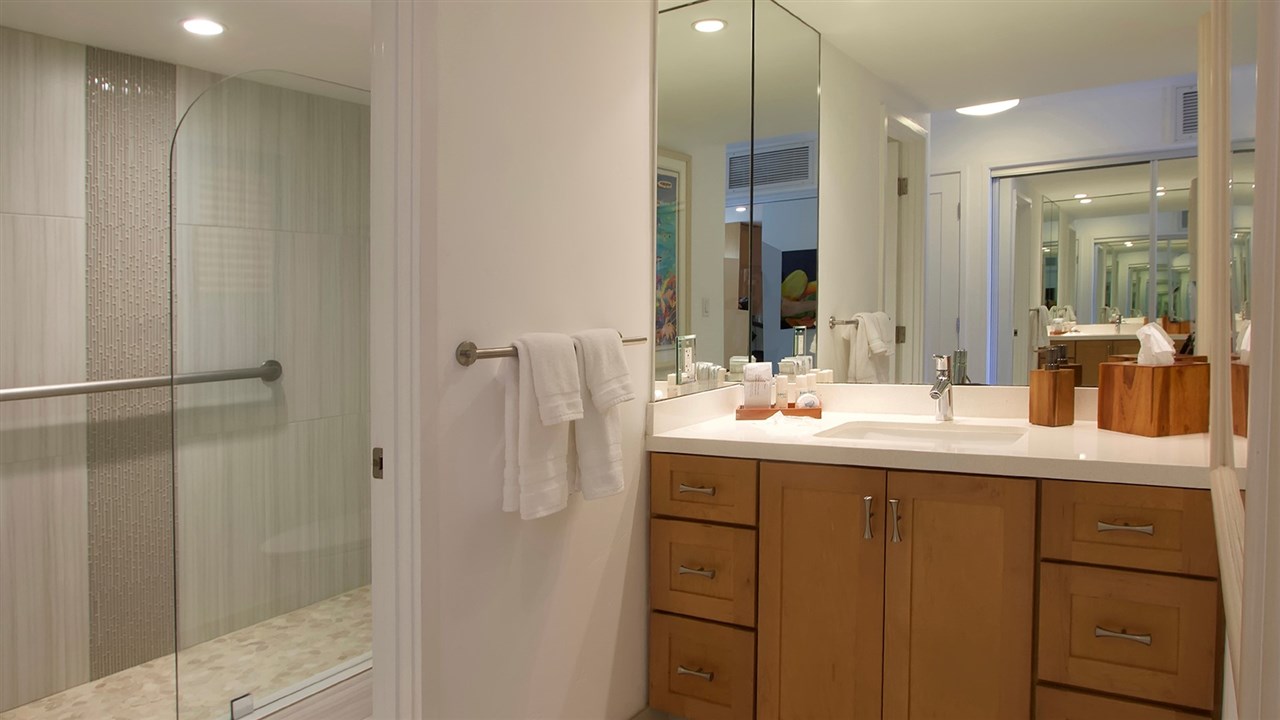 475 Front Street, Unit 624 Lahaina, HI 96761 - Photo 8 of 17 a bathroom with a sink and a mirror