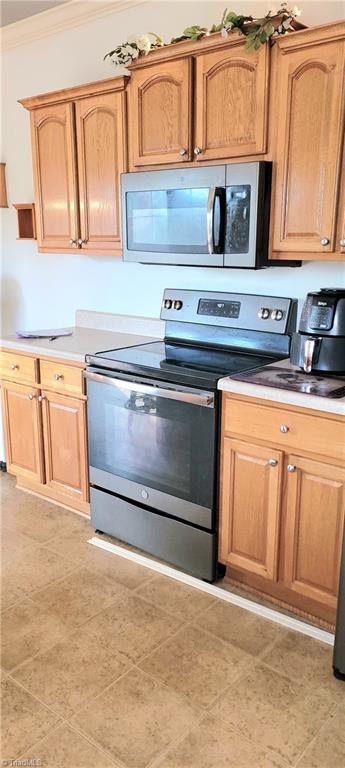1906 Lake Road Thomasville, NC 27360 - Photo 2 of 18 Gallery Image 2