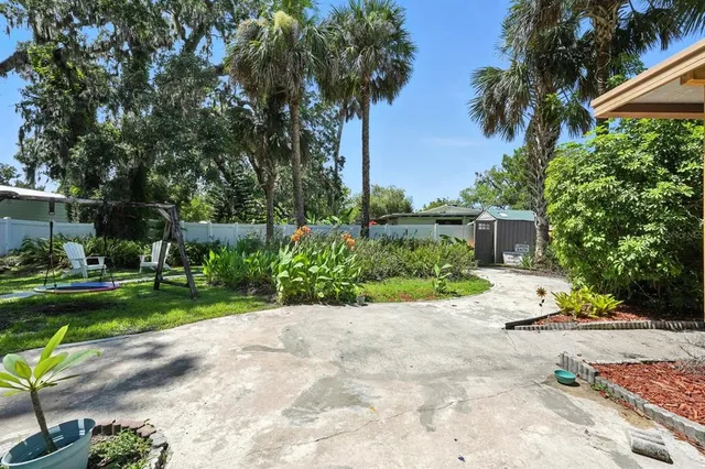 a view of a garden with a lot of houses