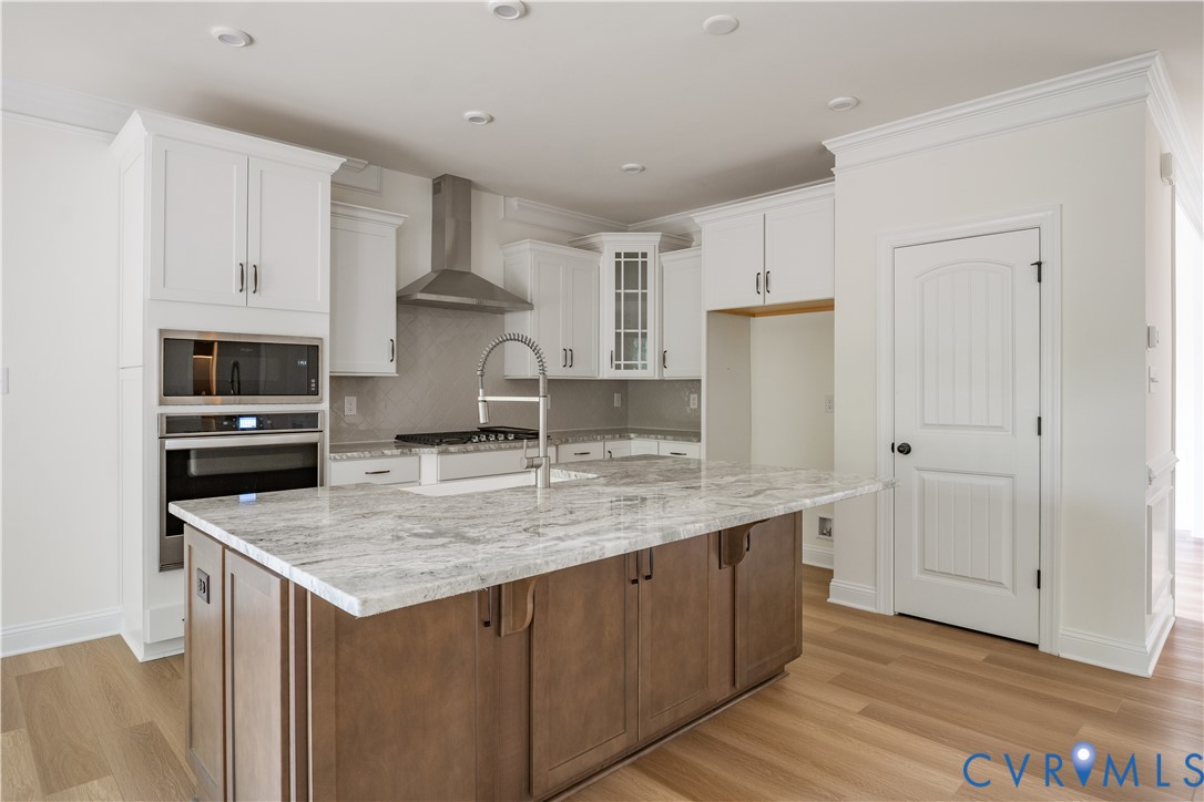 4648 McGhee House Road Mechanicsville, VA 23111 - Photo 7 of 39 a kitchen with a stove a sink and a refrigerator