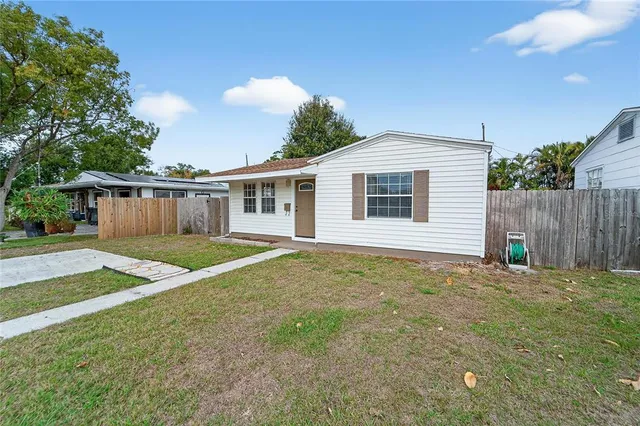 $2,500 | 4945 36th Avenue North, St. Petersburg, FL 33710