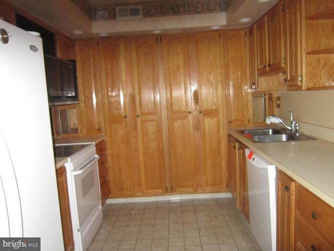 85 Colonial Square Drive Lindenwold, NJ 08021 - Photo 4 of 14 Gallery Image 4