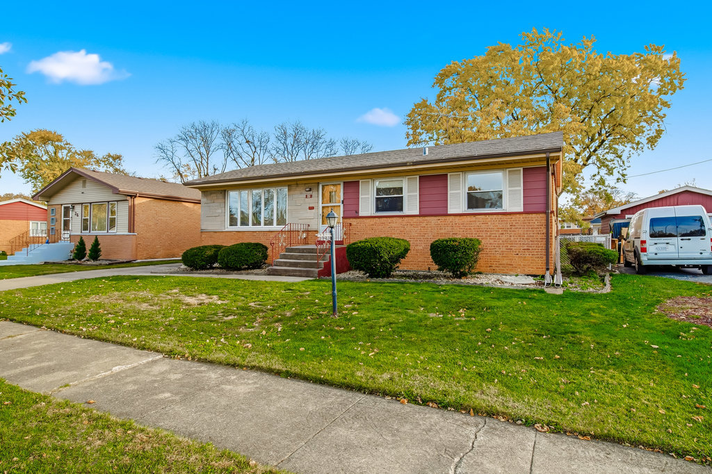 22 Charing Cross Road Chicago Heights, IL 60411 - Photo 1 of 25 a view of a yard in front of a house