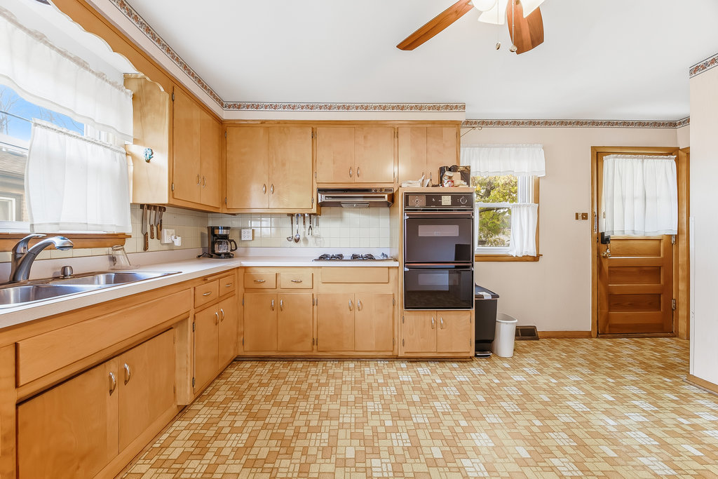 22 Charing Cross Road Chicago Heights, IL 60411 - Photo 9 of 25 a kitchen with a stove a sink and a refrigerator
