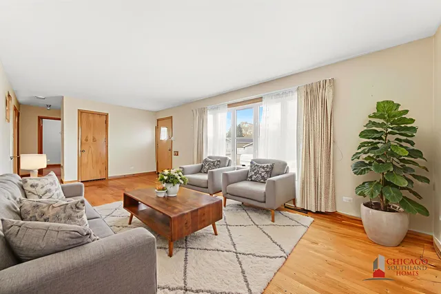 $174,900 | 22 Charing Cross Road, Chicago Heights, IL 60411